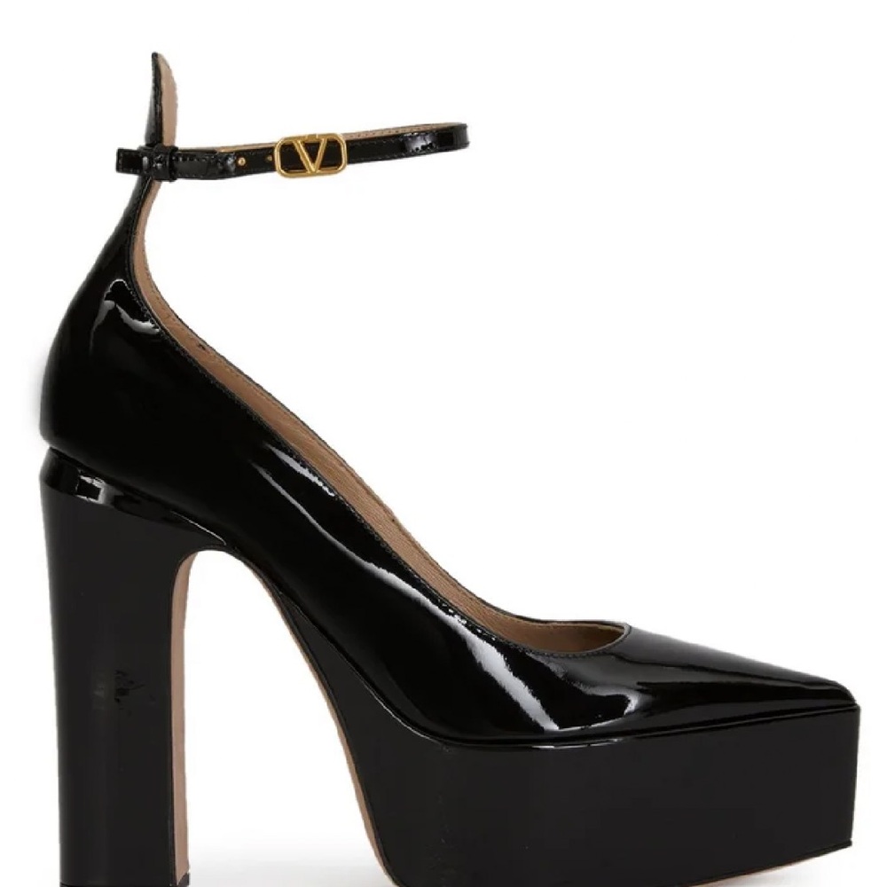 VALENTINO GARAVANI
Tan-Go patent-leather platform pumps